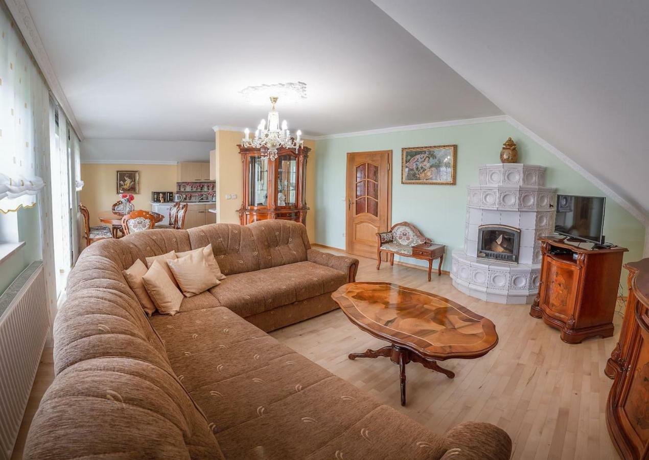 Apartma Ajda Komenda Экстерьер фото