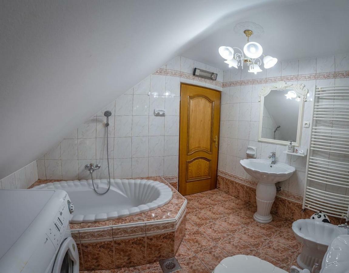 Apartma Ajda Komenda Экстерьер фото
