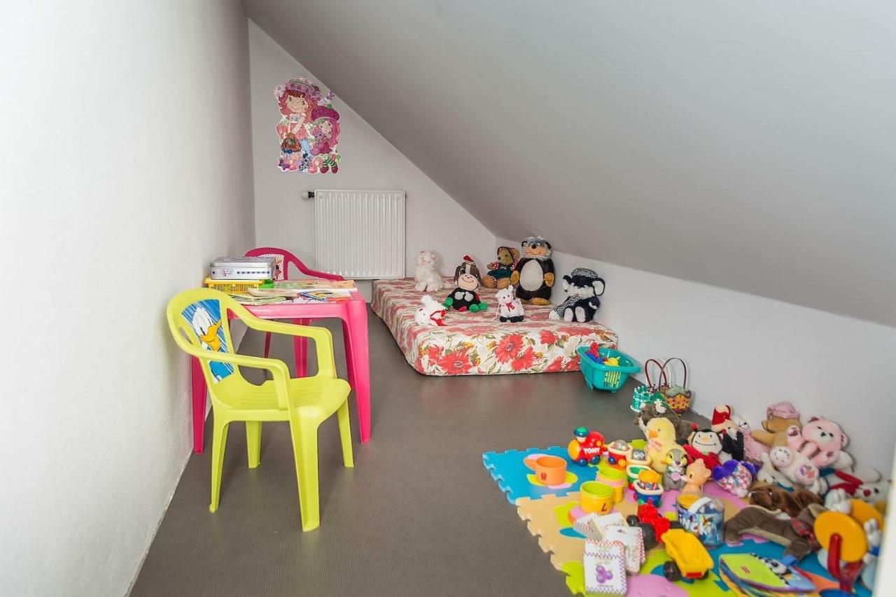 Apartma Ajda Komenda Экстерьер фото